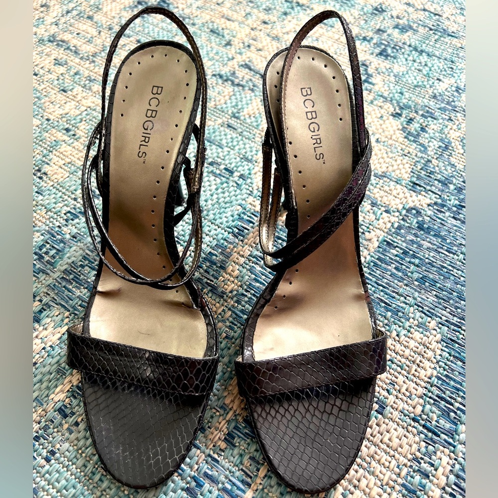 BCBGIRLS BLACK DRESS HIGH HEELS